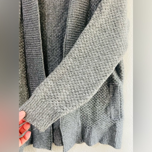 Abercrombie Fitch Women Cardigan Sz S Grey Chunky Knit Pockets fits S-M - Picture 3 of 7